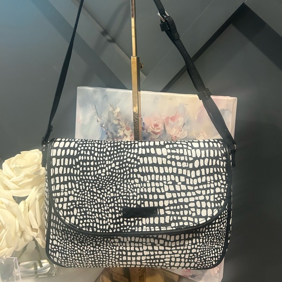 Vera Bradley Handbags - Vera Bradley Black & White Textured Crossbody Bag